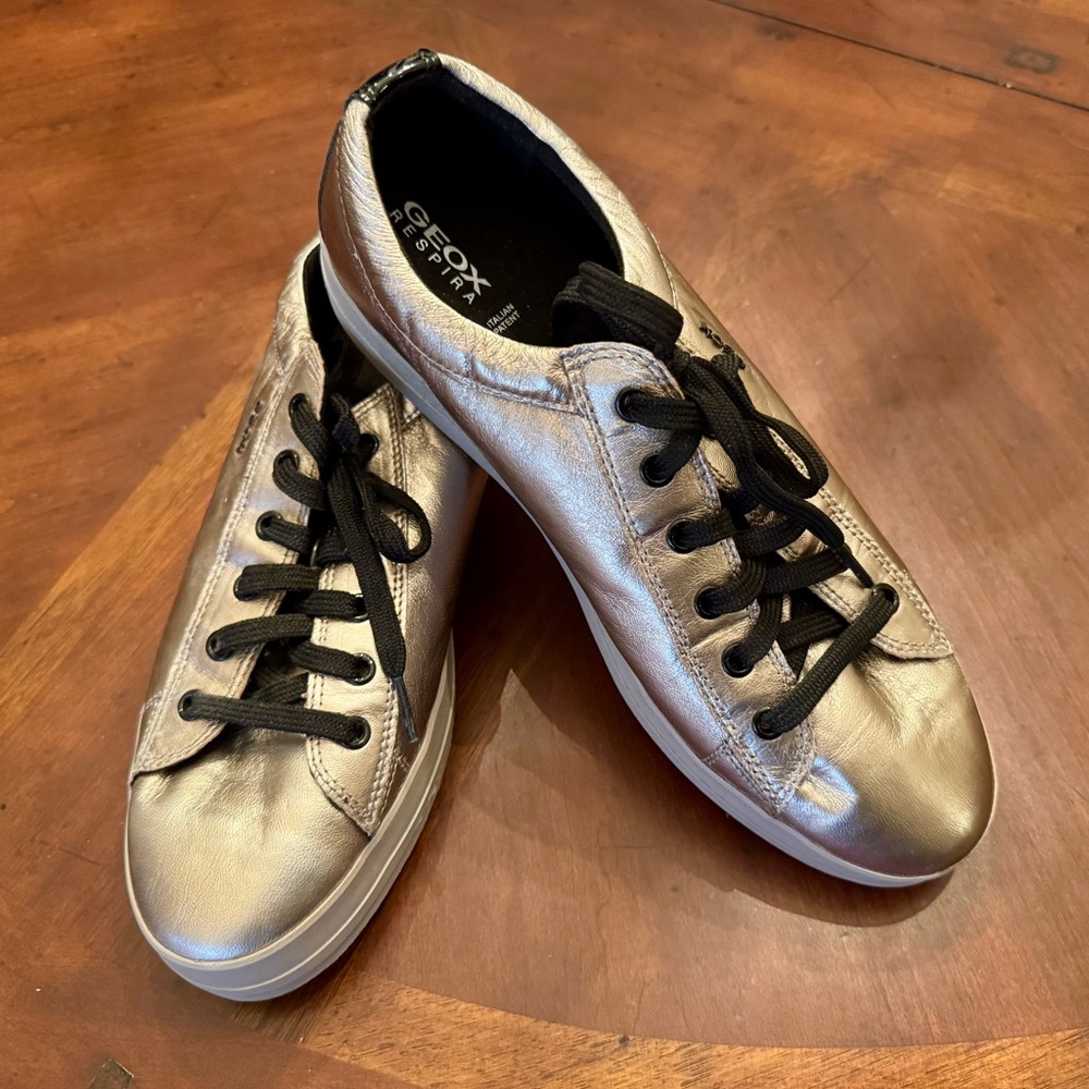 Geox Shiny platinum Silver Sneakers with Black Laces size 10.5